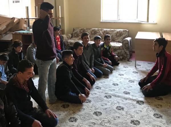 OKULUMUZ MESLEK DERSLERİ ÖĞRETMENİ KERİM KAYA TARAFINDAN ÖĞRENCİLERE OKUL MESCİDİNDE İMAMLIK VE MÜEZZİNLİK YAPTIRILDI